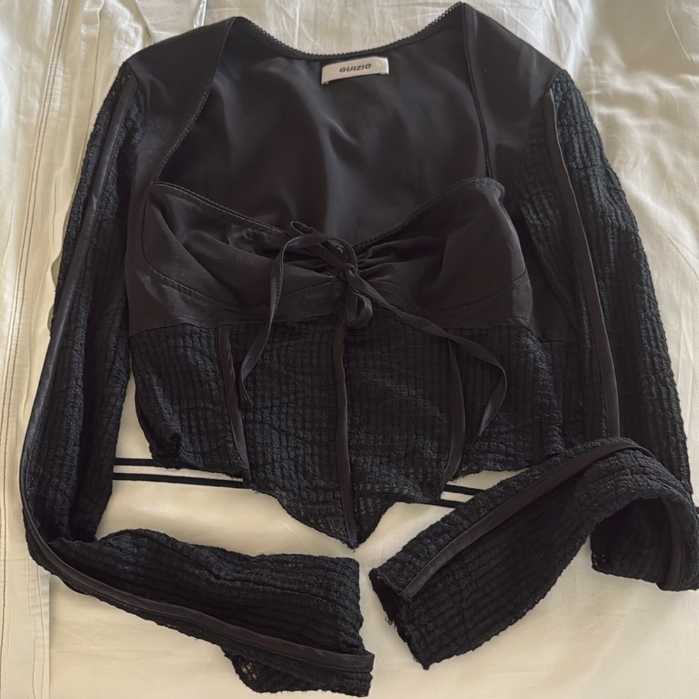 Beautiful, long sleeve zipper on the side corset blouse